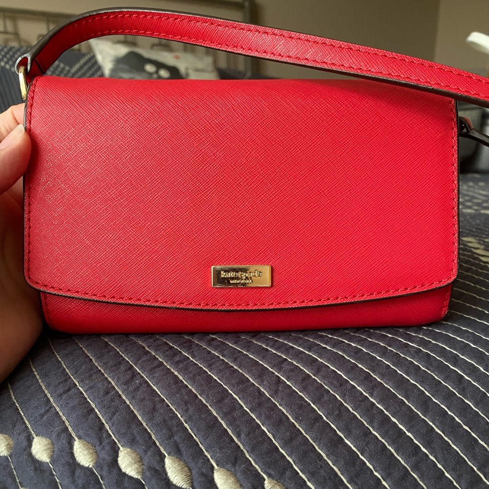 Like new Kate Spade crossbody. Red.